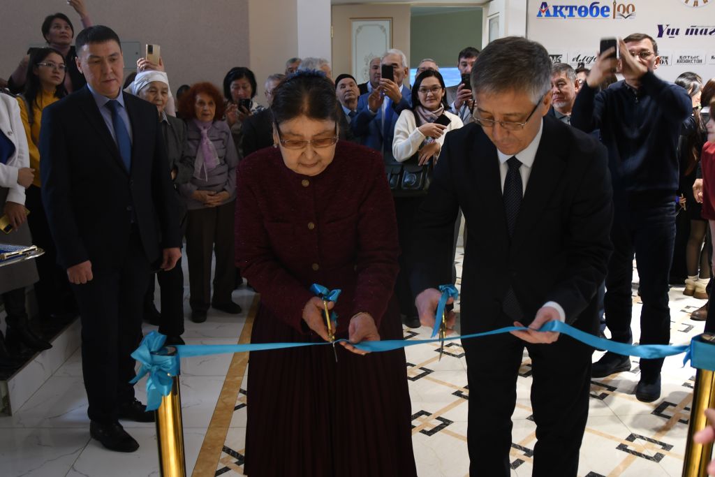 "Ғылым биігіндегі тұлғалар" тақырыбындағы көрменің ашылуы өтті